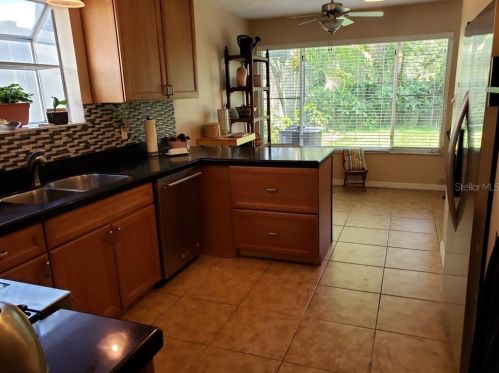 1537 Demens Dr, Saint Petersburg FL  33712-6021 exterior