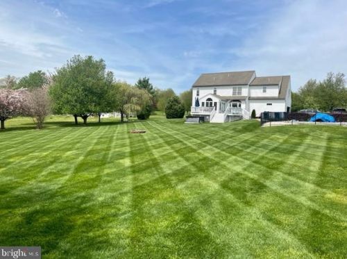 12 Bittersweet Dr, Cochranville PA  19330-1406 exterior