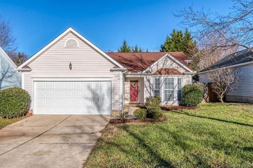 8727 Treyburn Dr, Charlotte, NC 28216-2179