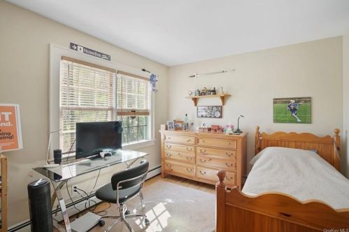 28 Kings Point Ln, Washingtonville NY  10992-2026 exterior