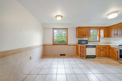 212 Halsey Dr, Mckeesport PA  15132-7510 exterior