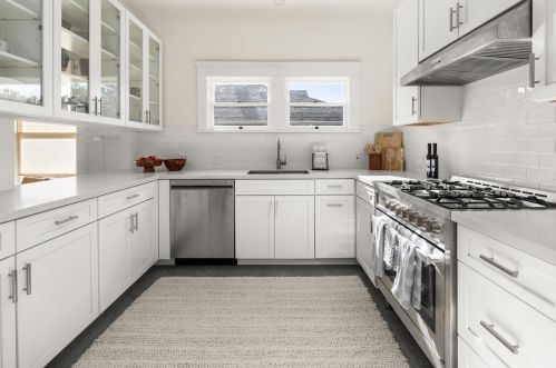 326 Micheltorena St, Santa Barbara CA  93101-1123 exterior