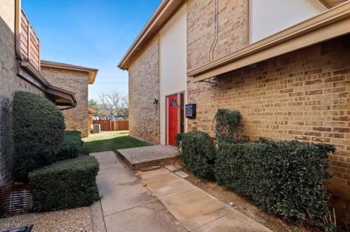 11 Park Ln, Bedford, TX 76021-7117
