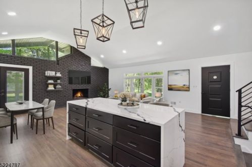 65 Old Stirling Rd, Warren NJ 07059-5810 exterior