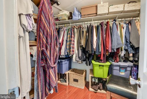 2100 Whisperwood Gln Ln, Herndon VA  20191-4117 exterior