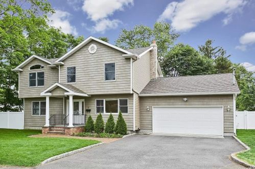 2 Smith St, Deer Park, NY 11729-2711