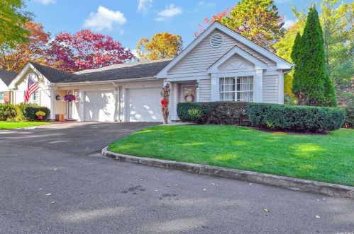 3 Baldwin Ct, Panamoka, NY 11961-1605