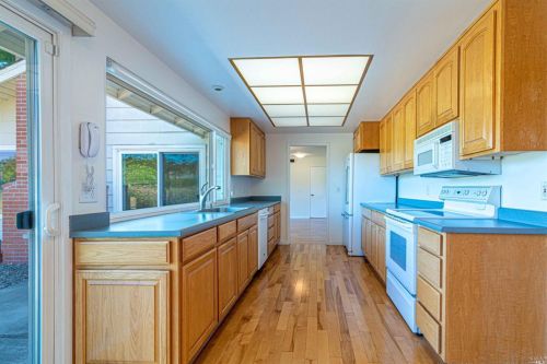 2 Valley Oaks Ln, Santa Rosa CA  95409-6234 exterior