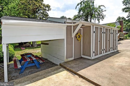 8913 Lagrange St, Lorton VA  22079-1626 exterior