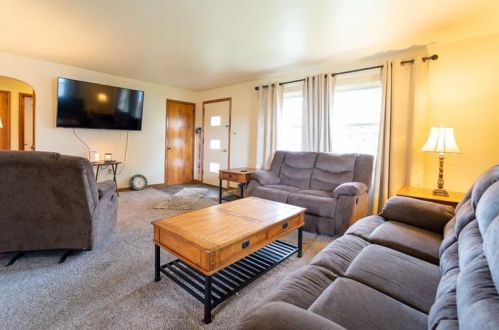 1747 Raymond Ave, Latrobe PA  15650-3040 exterior