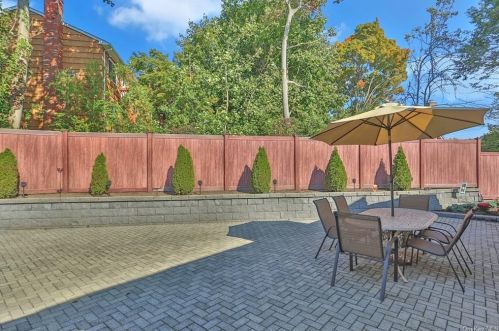 255 Kensico Rd, Thornwood NY  10594-1656 exterior