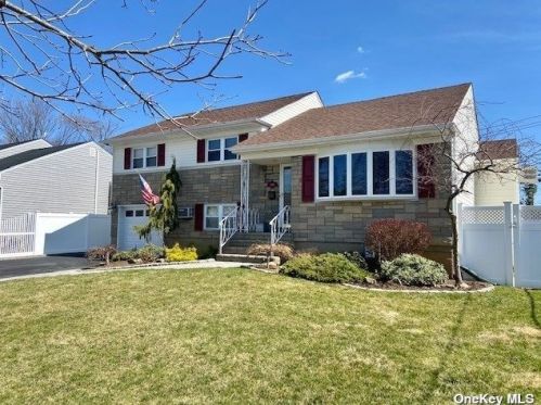 533 Charles Ln, North Wantagh, NY 11793-1407