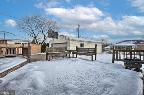 7211 Jefferson St, Harrisburg PA 17111-5246 exterior