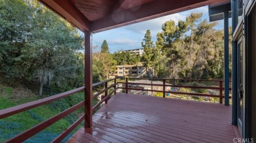 1942 Los Encinos Ave, Glendale CA  91208-2113 exterior