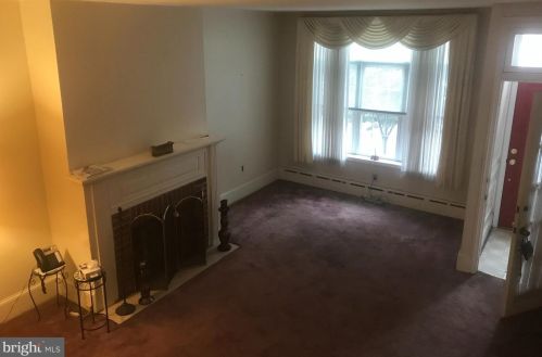 2423 Lombard St, Philadelphia, PA 19146-1022