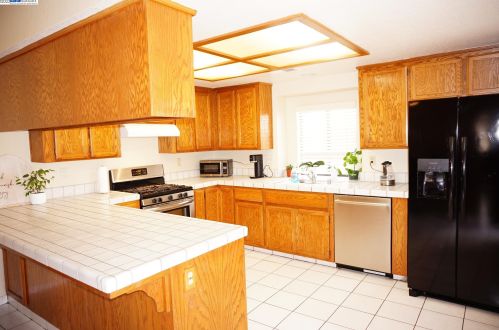 2116 Mather Dr, Modesto CA  95350-0312 exterior