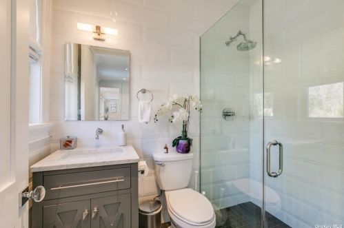 66 Wheatley Rd, Westbury NY  11568-1212 exterior