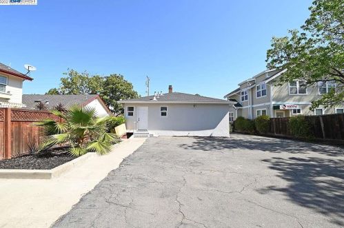 236 Ray St, Pleasanton CA  94566-6620 exterior