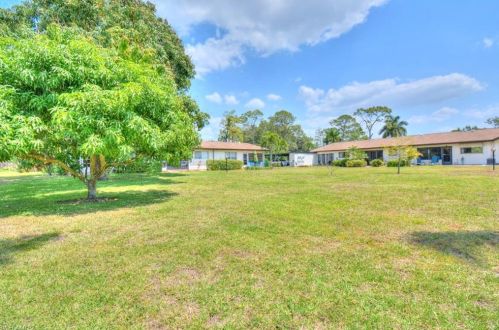 1068 Pine Isle Ln, Naples FL  34112-6175 exterior