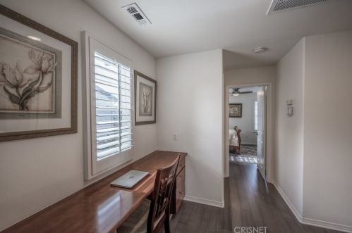28474 Camino Del Arte Dr, Santa Clarita CA  91354-3094 exterior
