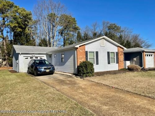 85 Courtshire Dr, Bricktown, NJ 08723-7137