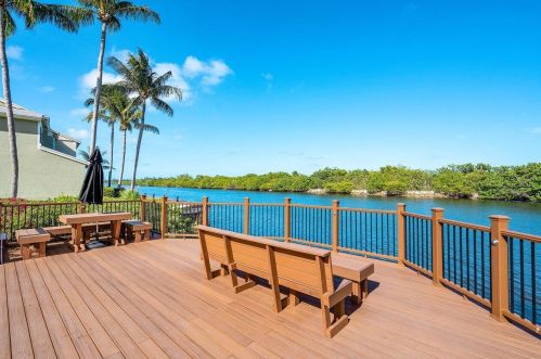 907 Kokomo Key Ln, Delray Beach FL  33483-6030 exterior