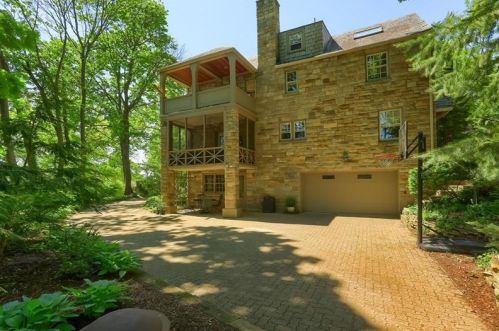1461 Pueblo Dr, Pittsburgh, PA 15228-1605