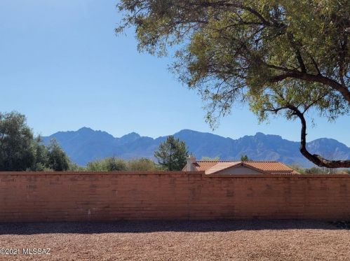 1560 Chisholm Ln, Tucson, AZ 85755-9315