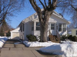 1832 Minnesota St, Oshkosh, WI 54902-6841