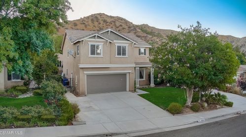 28135 Gibraltar Ln, Santa Clarita, CA 91384-3808