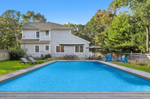 8 Lincoln Ave, East Hampton, NY 11937-4227