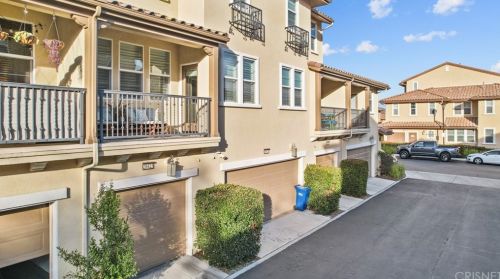 28425 Herrera St, Santa Clarita, CA 91354-3059