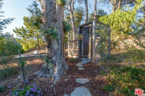 2440 Minard Rd, Topanga CA  90290-3402 exterior