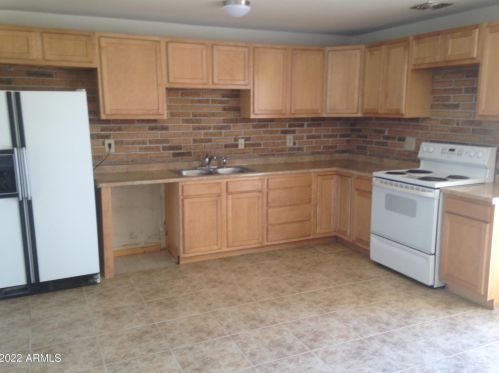 7952 Coolidge St, Phoenix, AZ 85033-1826