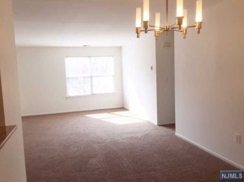 1002 Cumberland Ct, Mahwah NJ  07430-1340 exterior