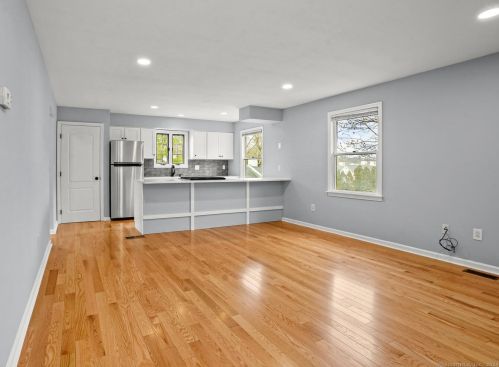 7 Dean St, Danbury, CT 06810-5769