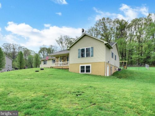 32 Wild Cherry Rd, Schuylkill Haven, PA 17972-9586