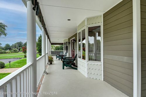 515 Seven Bridges Rd, Little Silver NJ  07739-1742 exterior