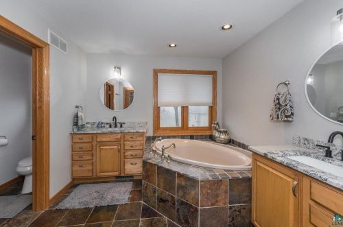 5382 Roosevelt Dr, Duluth MN  55811-3678 exterior