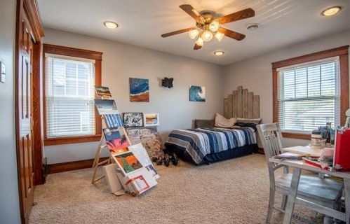 93 White Ave, Hermitage PA  16146-3053 exterior