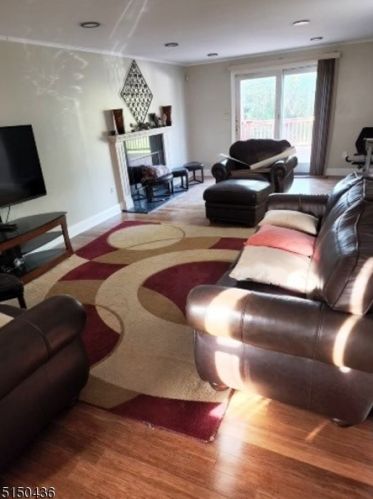 65 Jefferson Dr, Piscataway NJ  08854-5052 exterior