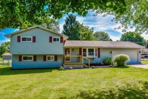 2304 Perry Dr, Canton, OH 44706-2104