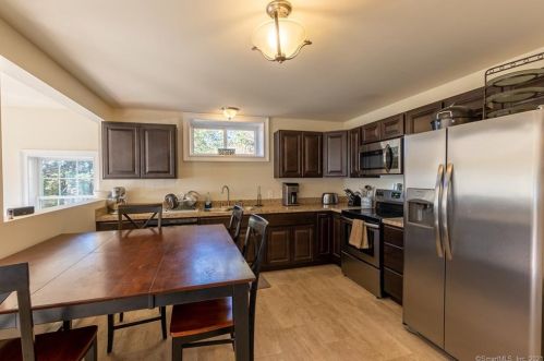 611 Military Hwy, Groton CT 06340-2468 exterior