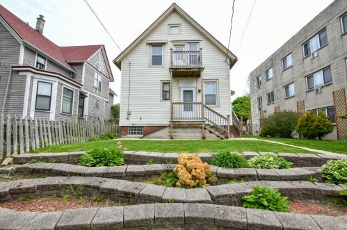 2565 Oakland Ave, Milwaukee WI 53211-3931 exterior