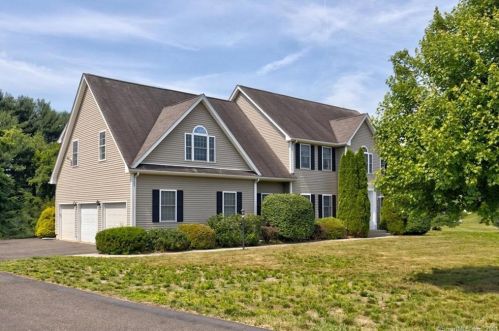 235 Cougar Dr, Manchester, CT 06040-6383