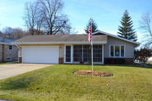 505 Highview Dr, Slinger, WI 53086-9588