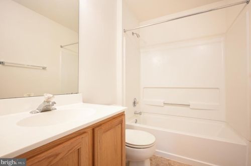 216 Shetland Dr, New Castle DE  19720-8832 exterior