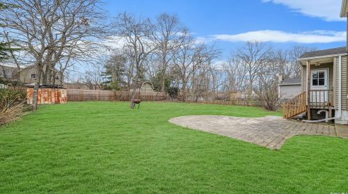 11 Blossom Ave, Holtsville NY  11742-1704 exterior