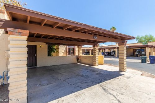 1737 Wyoming St, Tucson, AZ 85706-8408