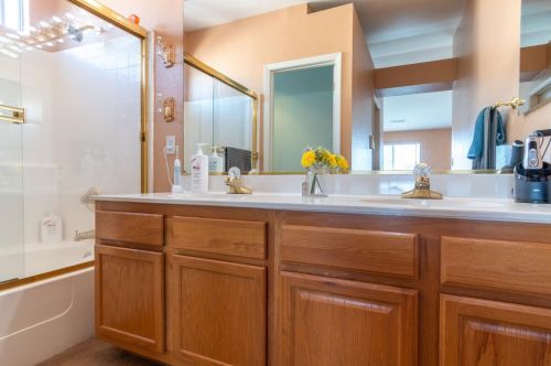 2070 Carousel Dr, Hollister CA  95023-5665 exterior
